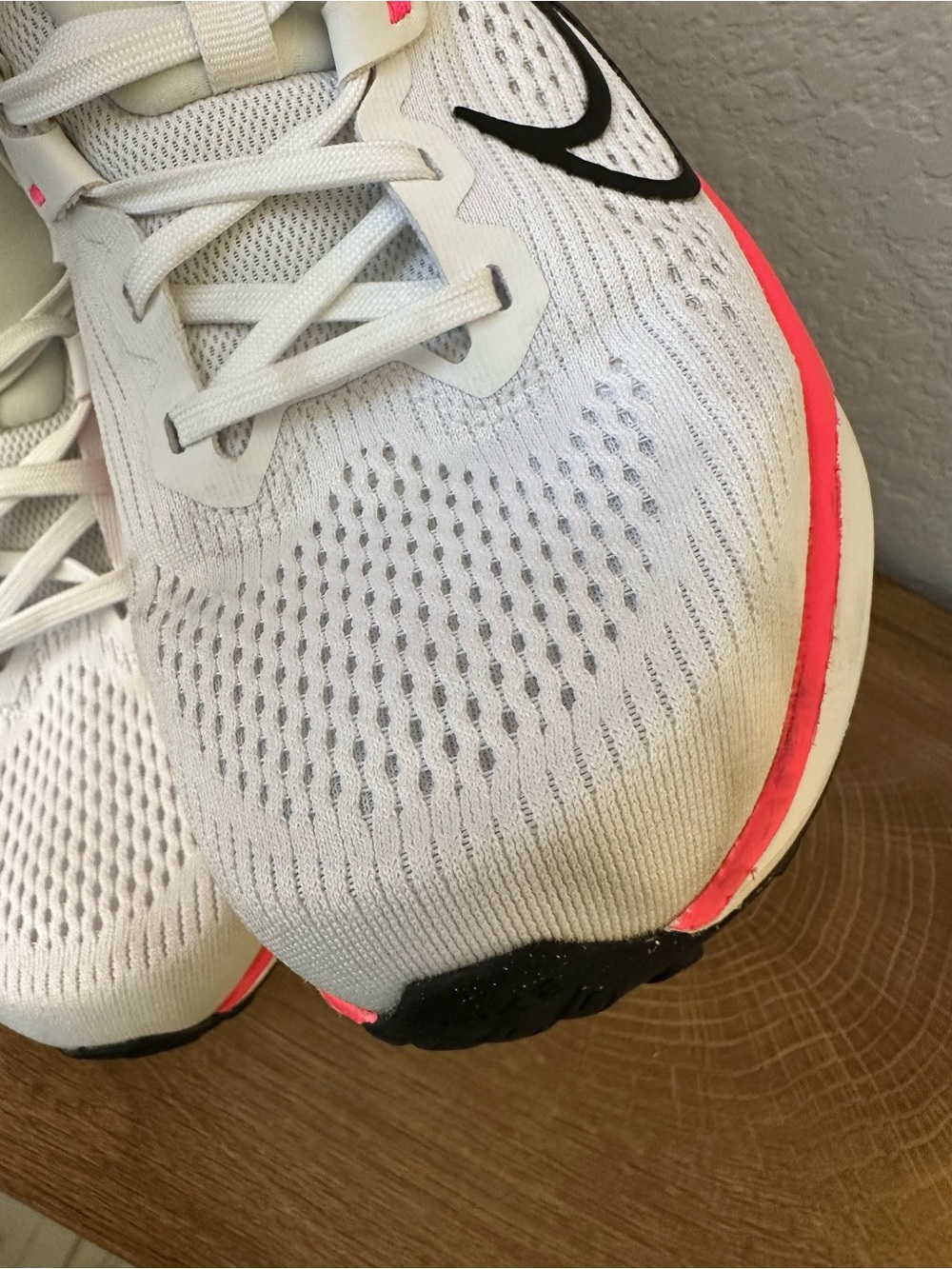 Nike White & Pink Women’s ComfyRide Running Sneakers with Black Swoosh QUEST 6 - Picture 7 of 11